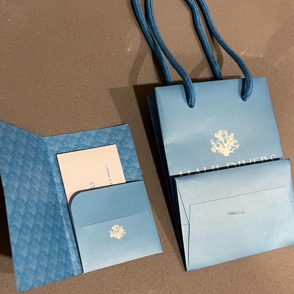 MAUI DIVERS Gold & Diamond Ring - Picture 17 of 17